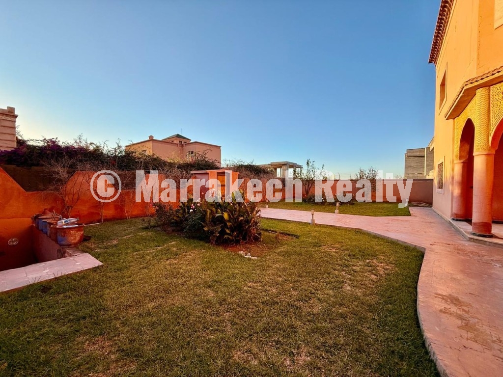 Villa De Prestige À l’Architecture Marocaine Authentique