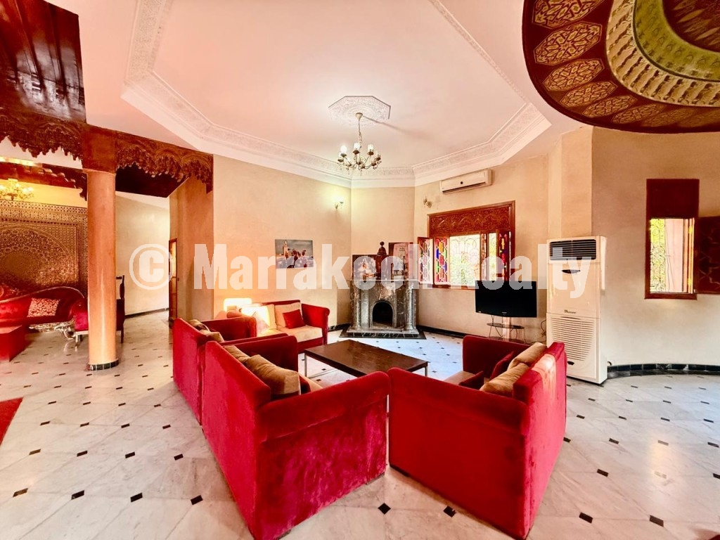 Villa De Prestige À l’Architecture Marocaine Authentique