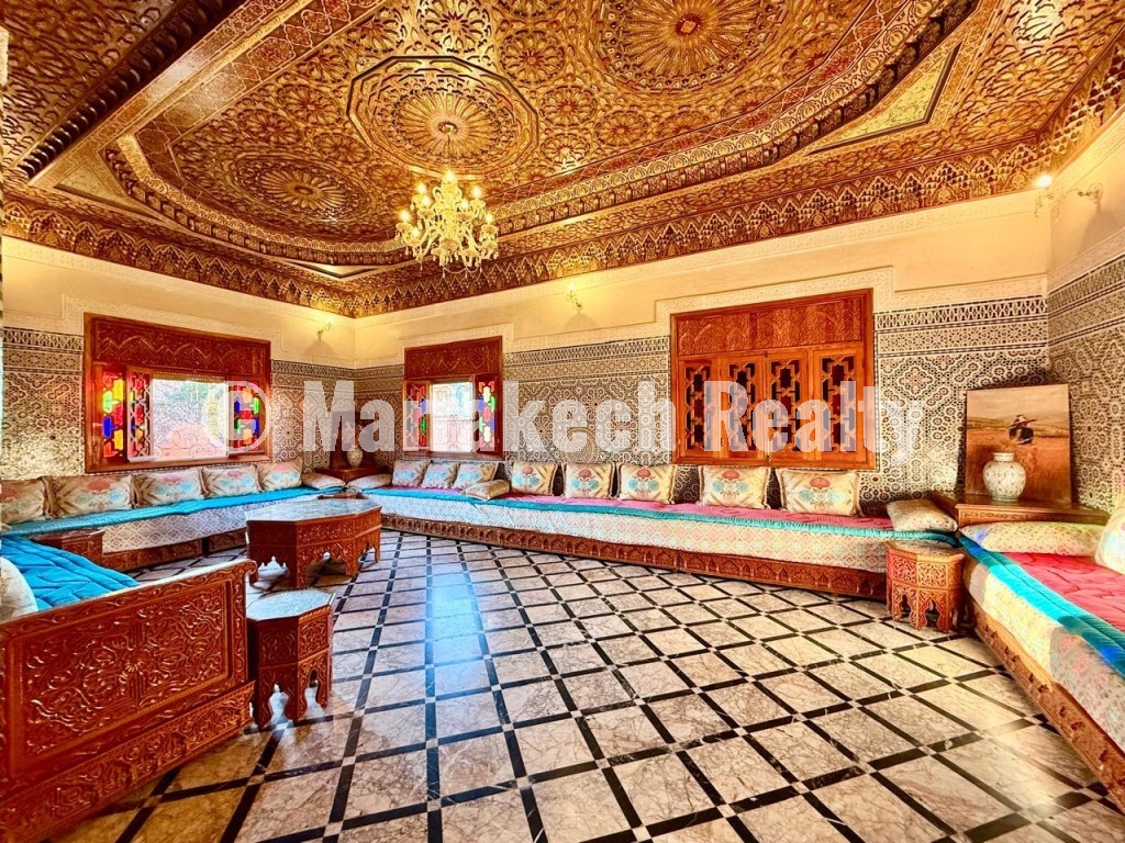 Villa De Prestige À l’Architecture Marocaine Authentique