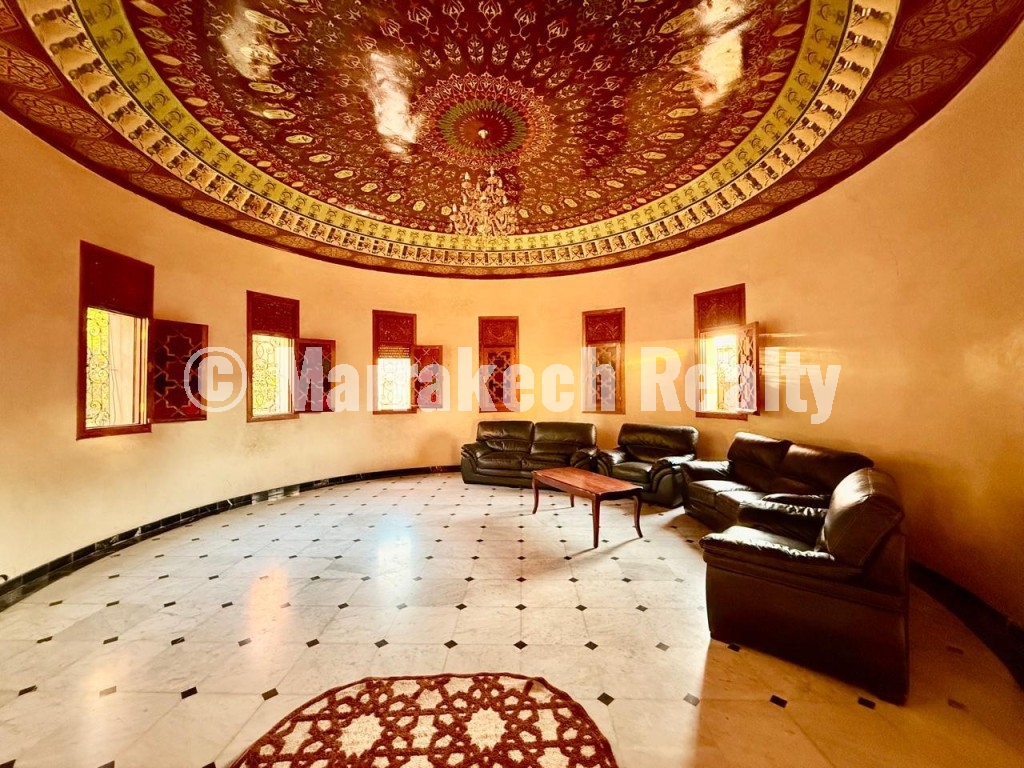 Villa De Prestige À l’Architecture Marocaine Authentique