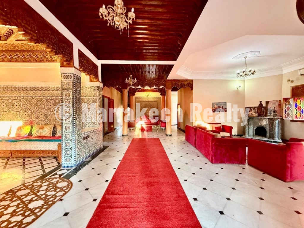 Villa De Prestige À l’Architecture Marocaine Authentique