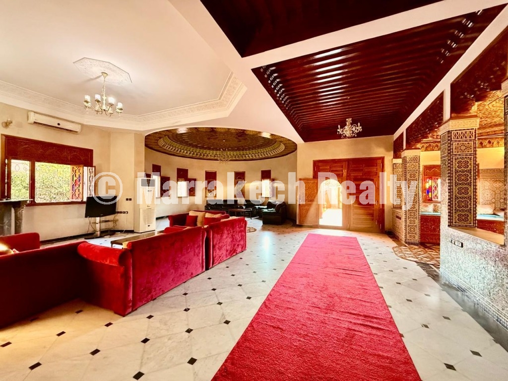 Villa De Prestige À l’Architecture Marocaine Authentique