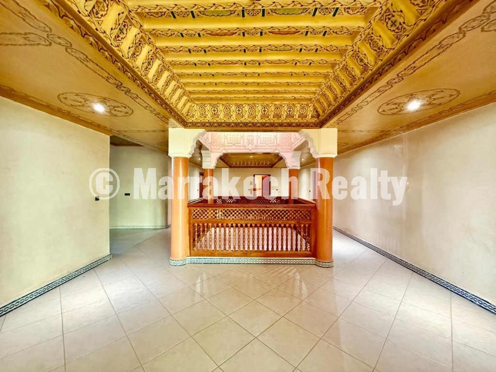Villa De Prestige À l’Architecture Marocaine Authentique