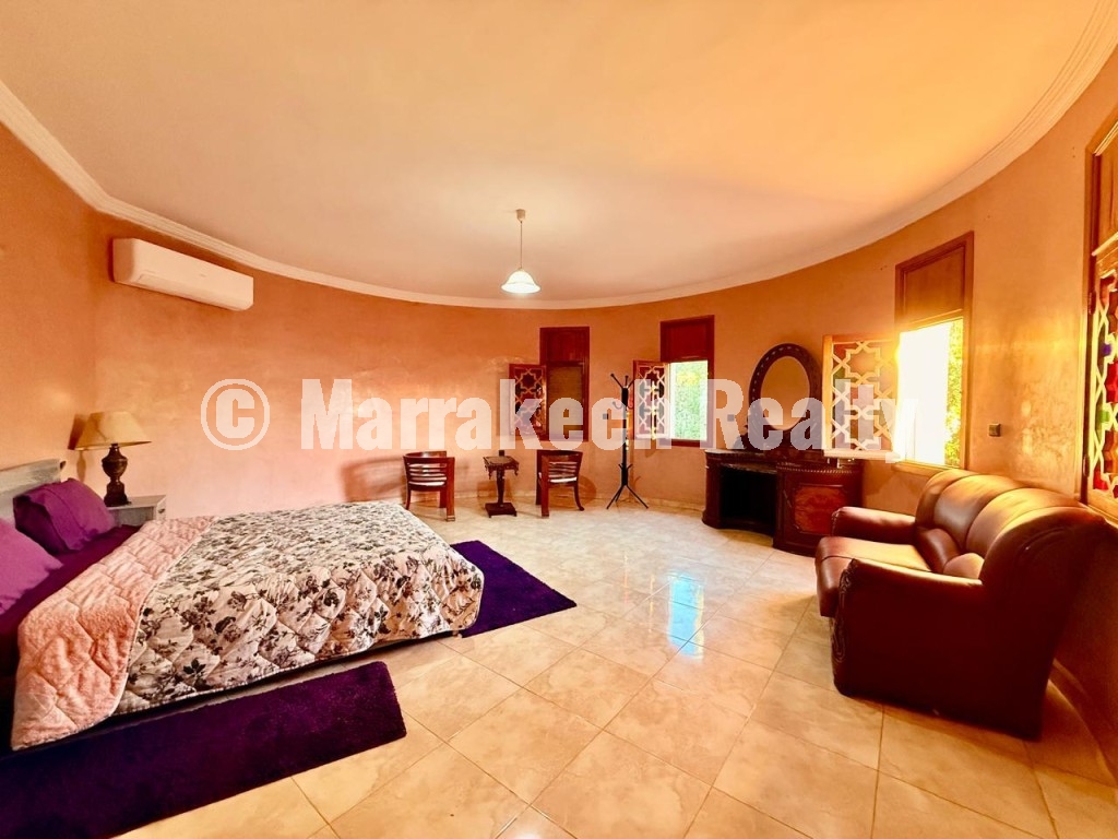 Villa De Prestige À l’Architecture Marocaine Authentique