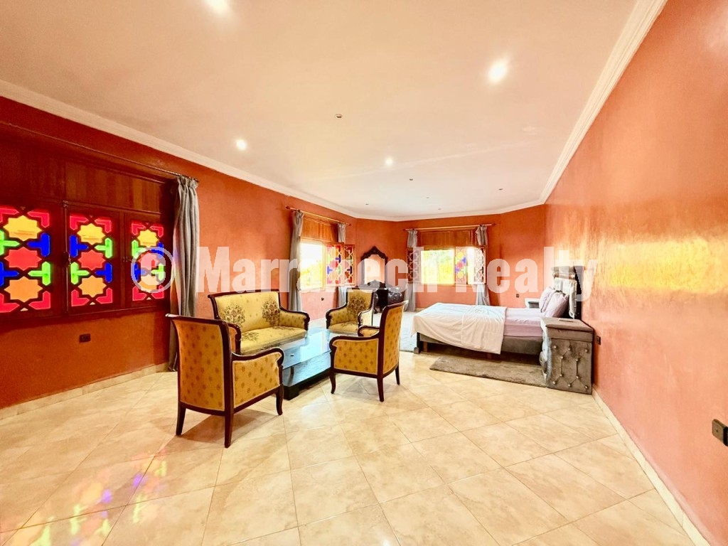 Villa De Prestige À l’Architecture Marocaine Authentique