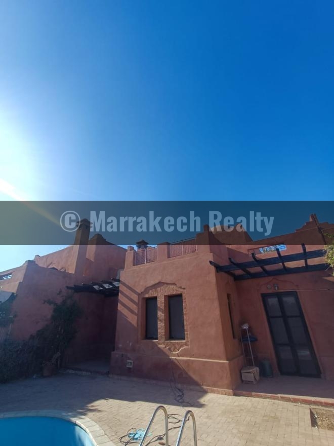 Spacious Villa for Rent with Private Pool – Casa Road