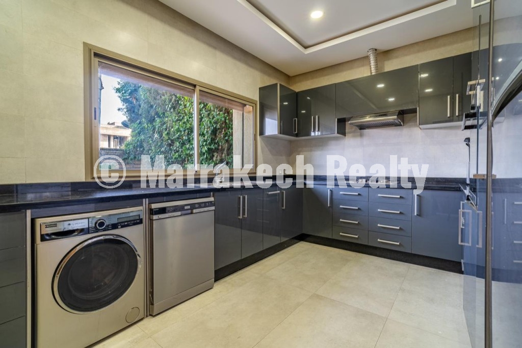 Villa moderne 3 chambres à louer à Akenza