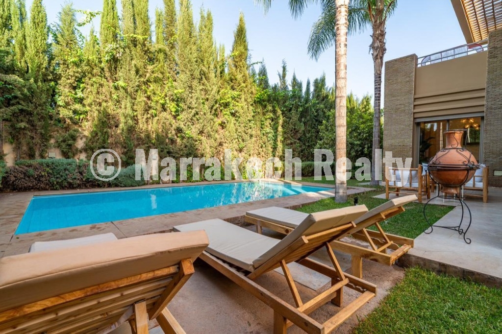 Villa moderne 3 chambres à louer à Akenza