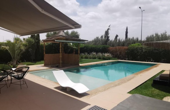 Villa 5 chambres à louer non meublée sur route de casa