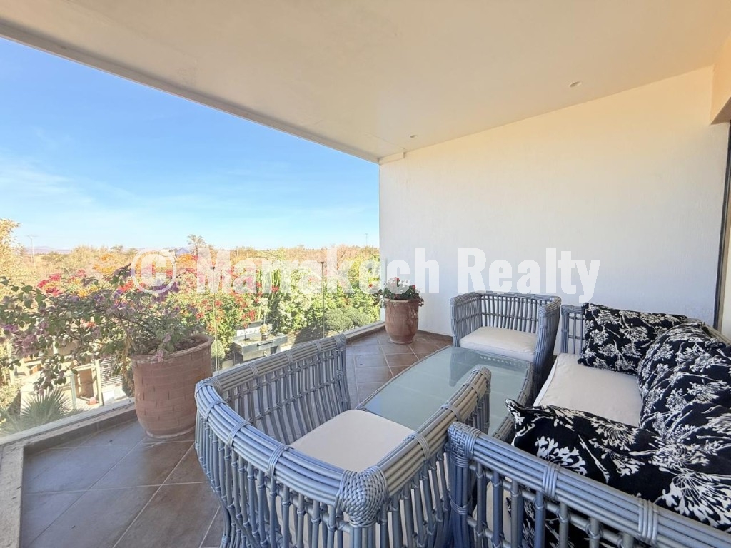 Villa moderne de 6 suites avec terrasse sur le toit et piscine à vendre – Route de Fès