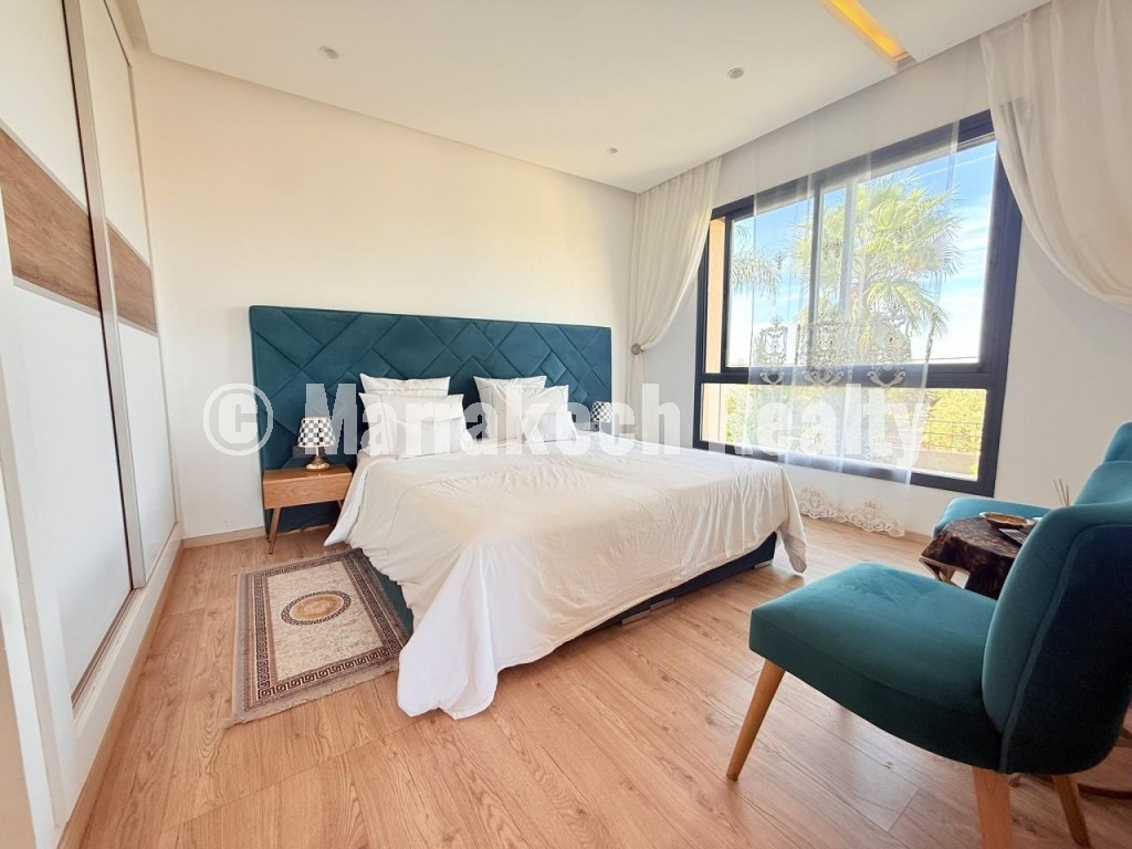 Villa moderne de 6 suites avec terrasse sur le toit et piscine à vendre – Route de Fès