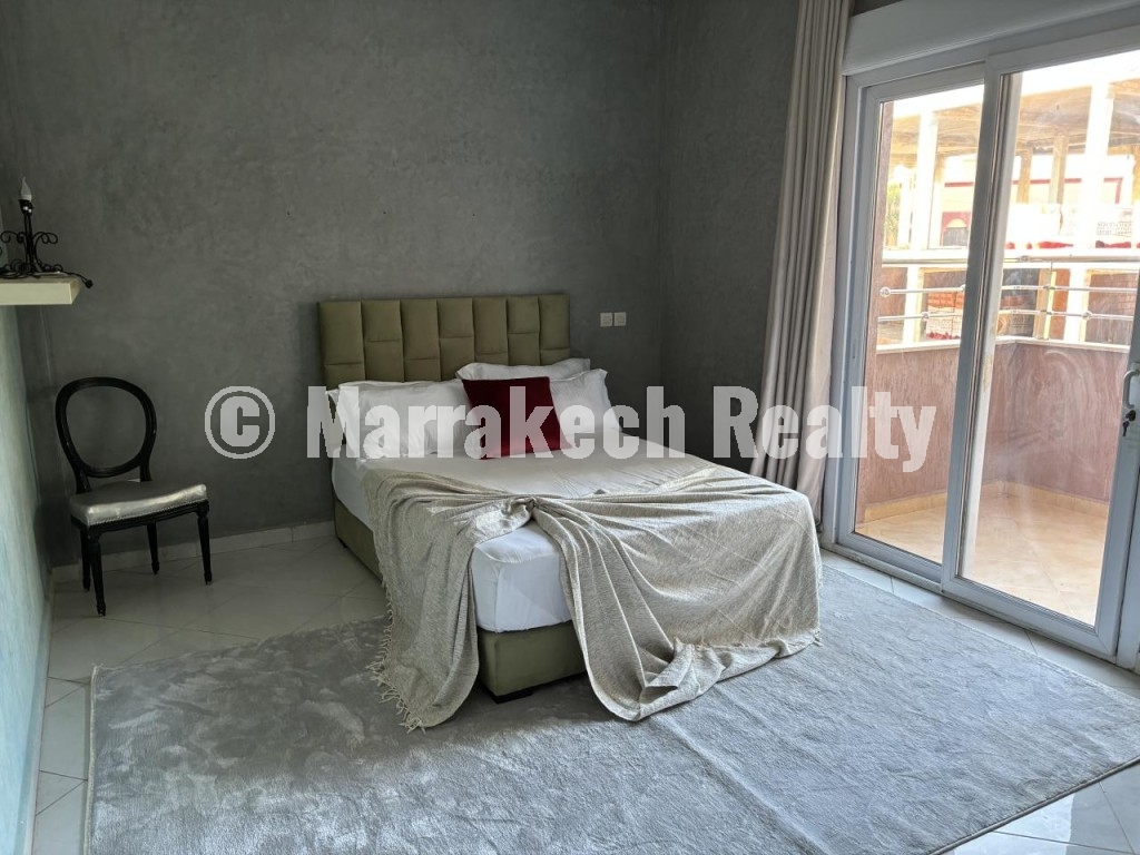 Spacieuse Villa 8 Chambres à Louer à Targa