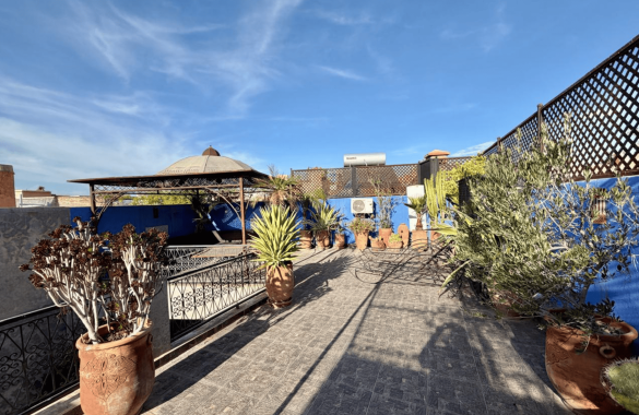 Charmant Riad Moderne de 4 Chambres à Vendre – Médina de Marrakech
