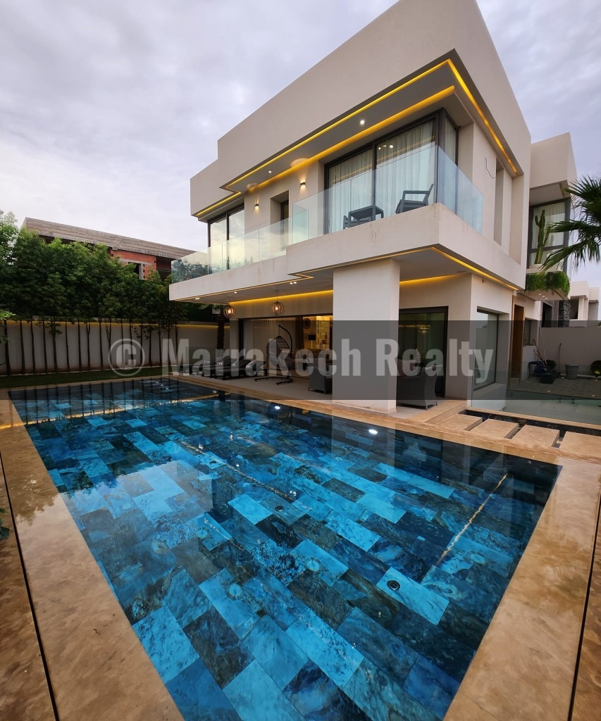 Luxury Modern Villa for Rent – Heated Pool and Spa