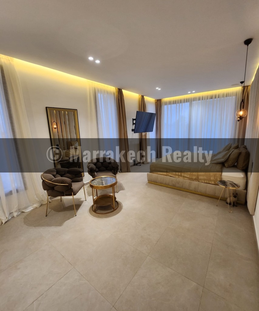 Luxury Modern Villa for Rent – Heated Pool and Spa