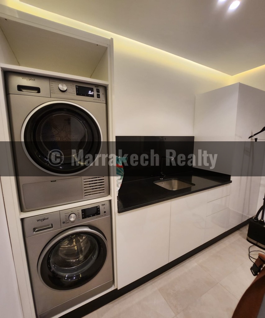 Luxury Modern Villa for Rent – Heated Pool and Spa