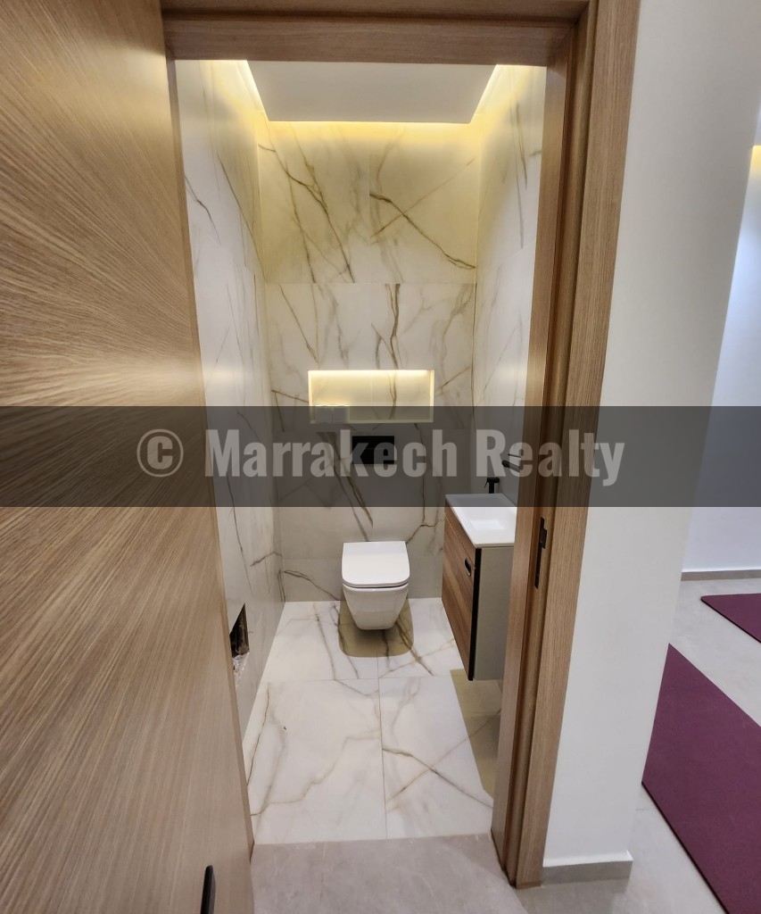 Luxury Modern Villa for Rent – Heated Pool and Spa