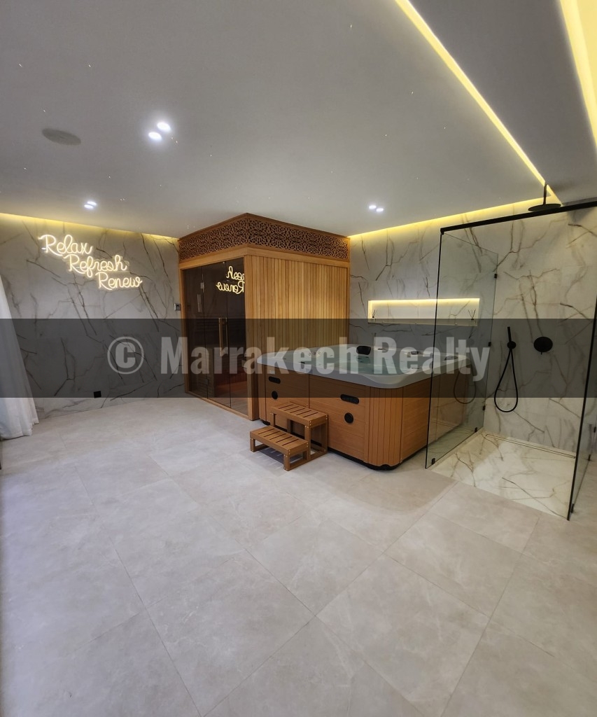 Luxury Modern Villa for Rent – Heated Pool and Spa