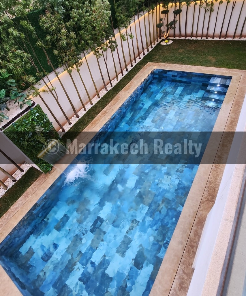 Luxury Modern Villa for Rent – Heated Pool and Spa