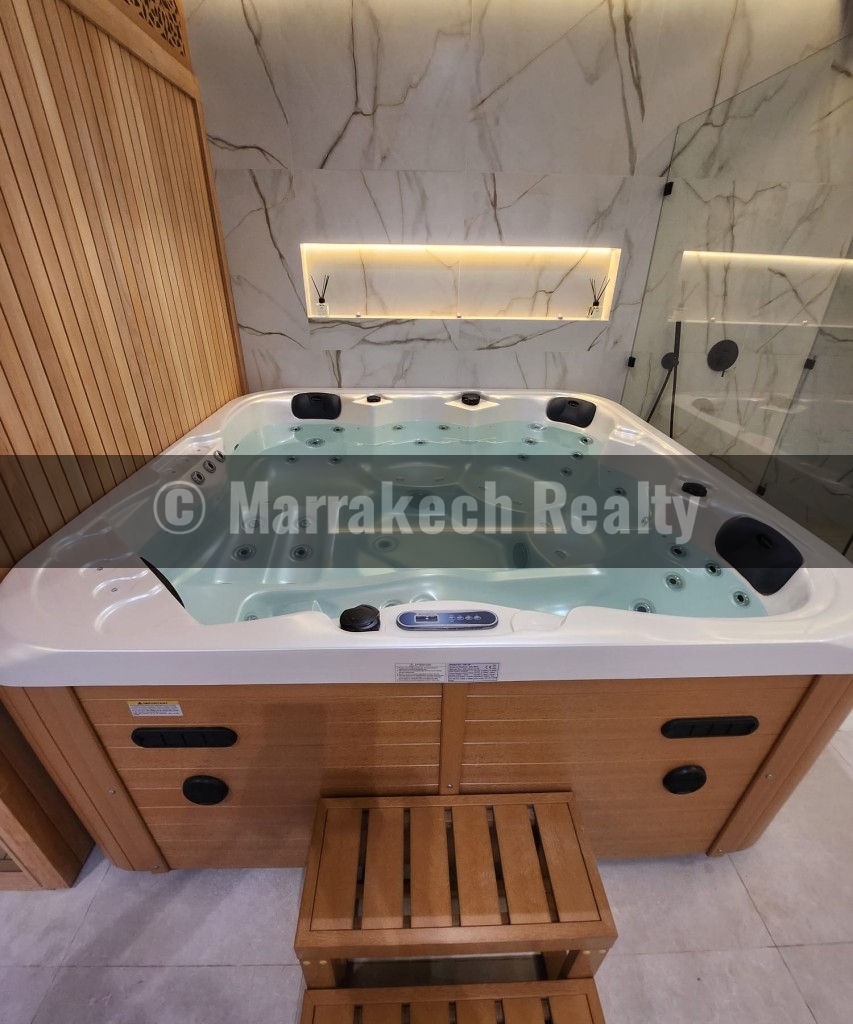 Luxury Modern Villa for Rent – Heated Pool and Spa