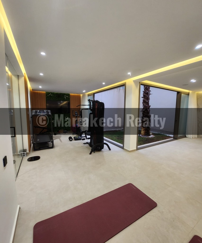 Luxury Modern Villa for Rent – Heated Pool and Spa