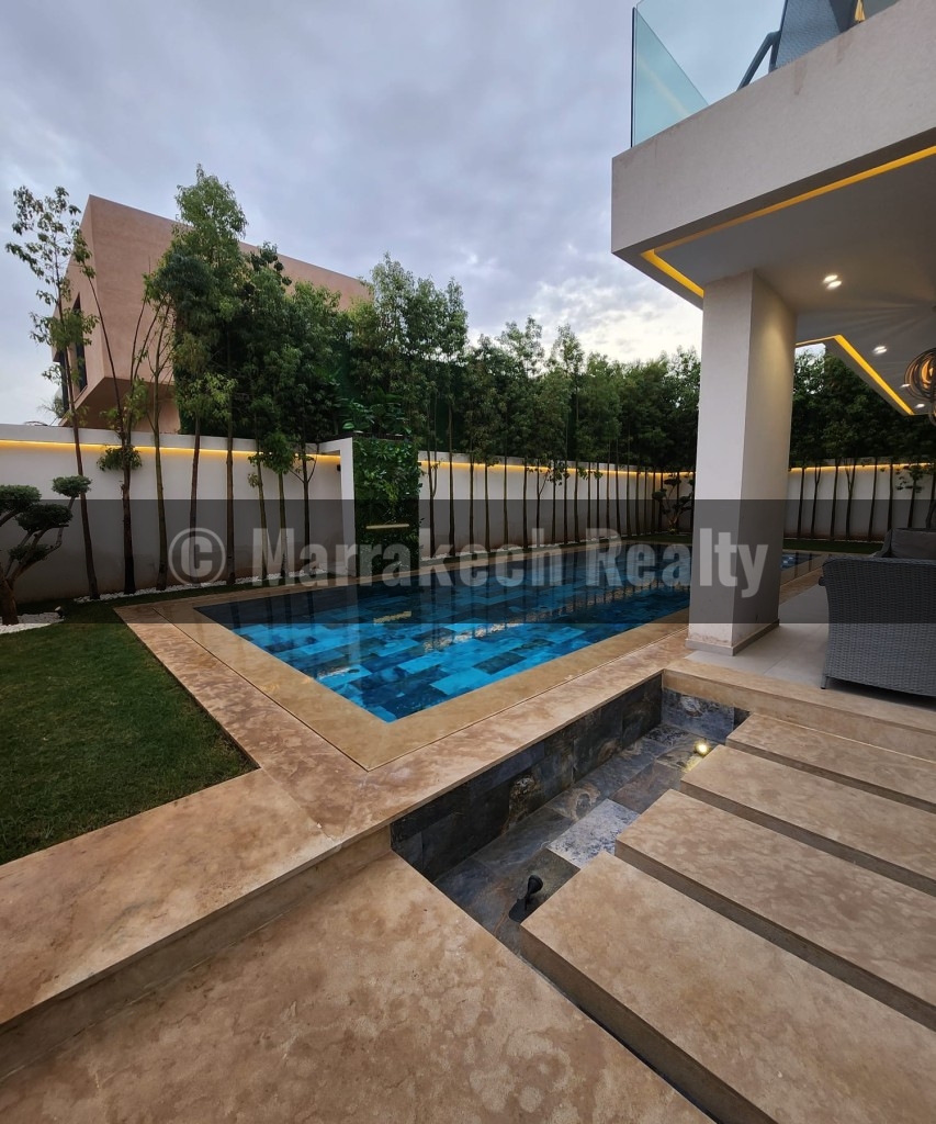 Luxury Modern Villa for Rent – Heated Pool and Spa