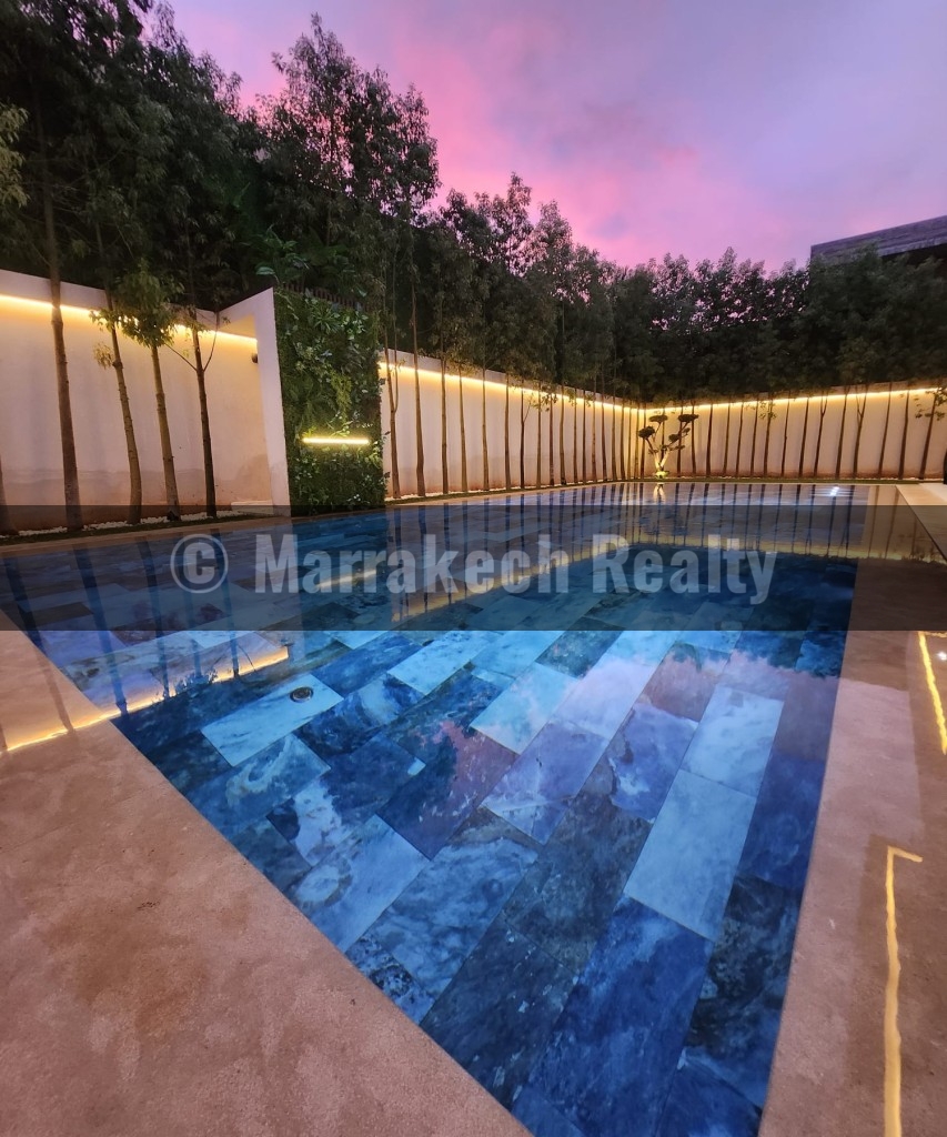 Luxury Modern Villa for Rent – Heated Pool and Spa