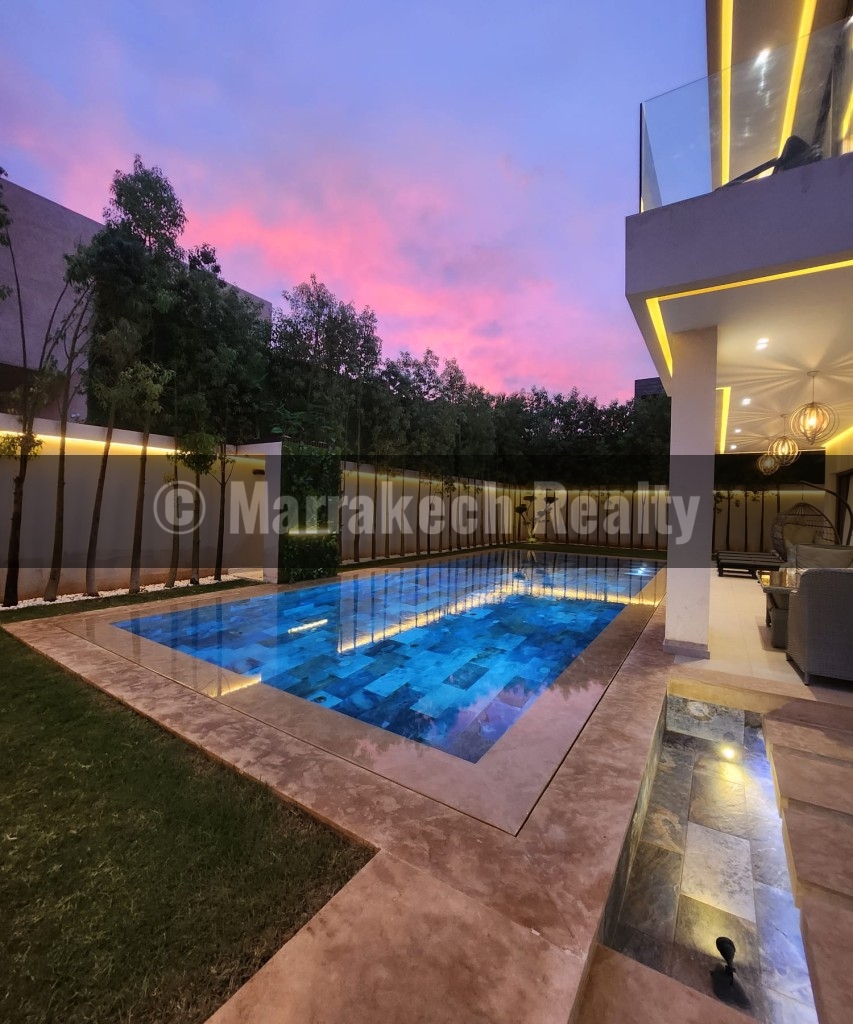 Luxury Modern Villa for Rent – Heated Pool and Spa