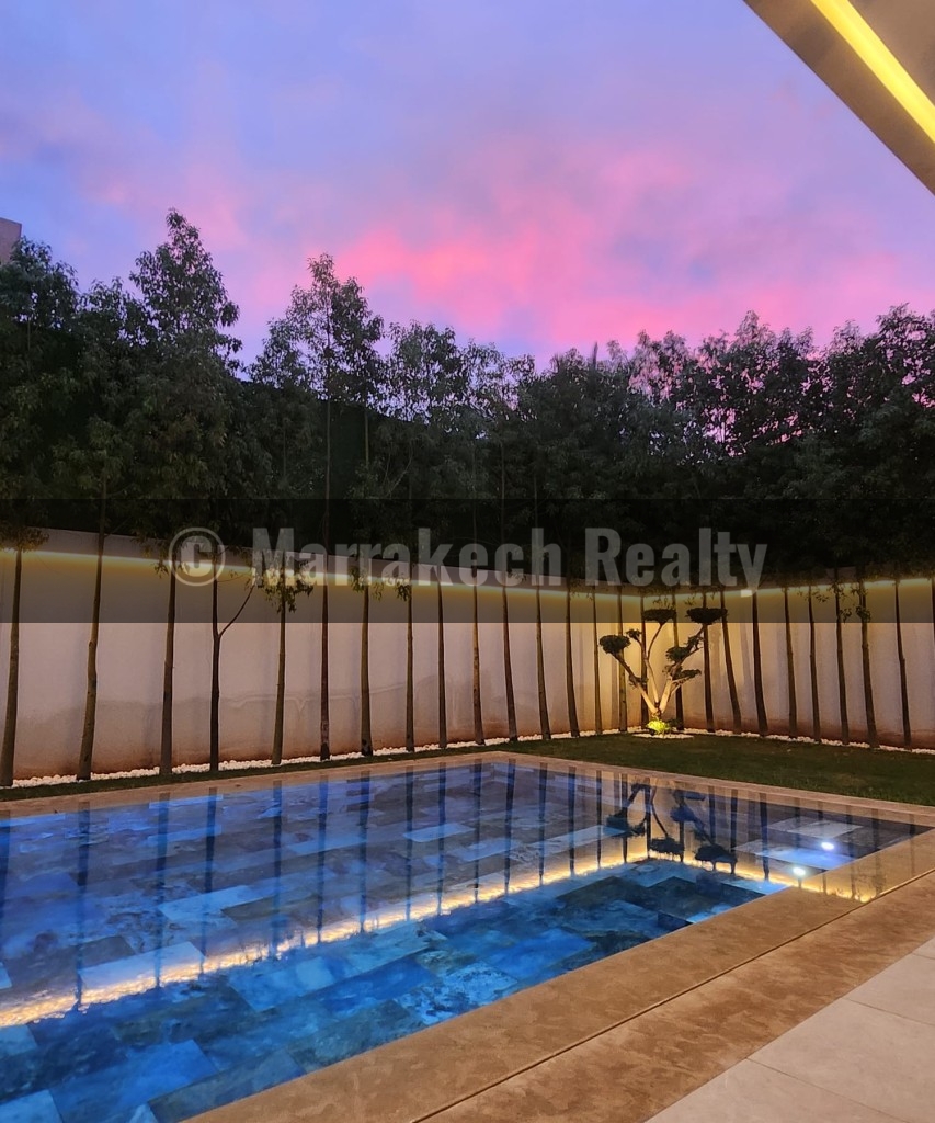 Luxury Modern Villa for Rent – Heated Pool and Spa