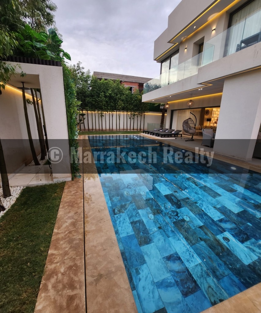 Luxury Modern Villa for Rent – Heated Pool and Spa