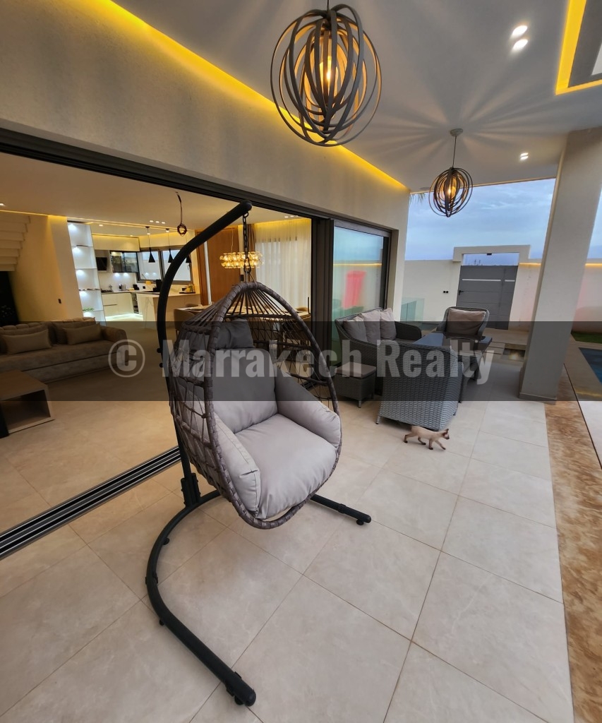 Luxury Modern Villa for Rent – Heated Pool and Spa