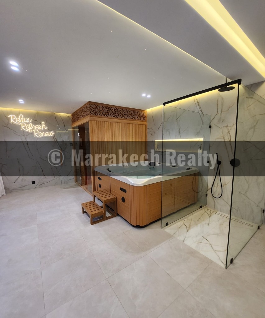 Luxury Modern Villa for Rent – Heated Pool and Spa