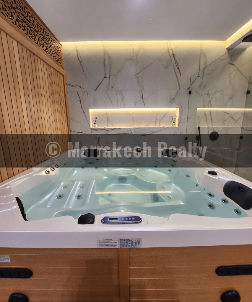 Luxury Modern Villa for Rent – Heated Pool and Spa