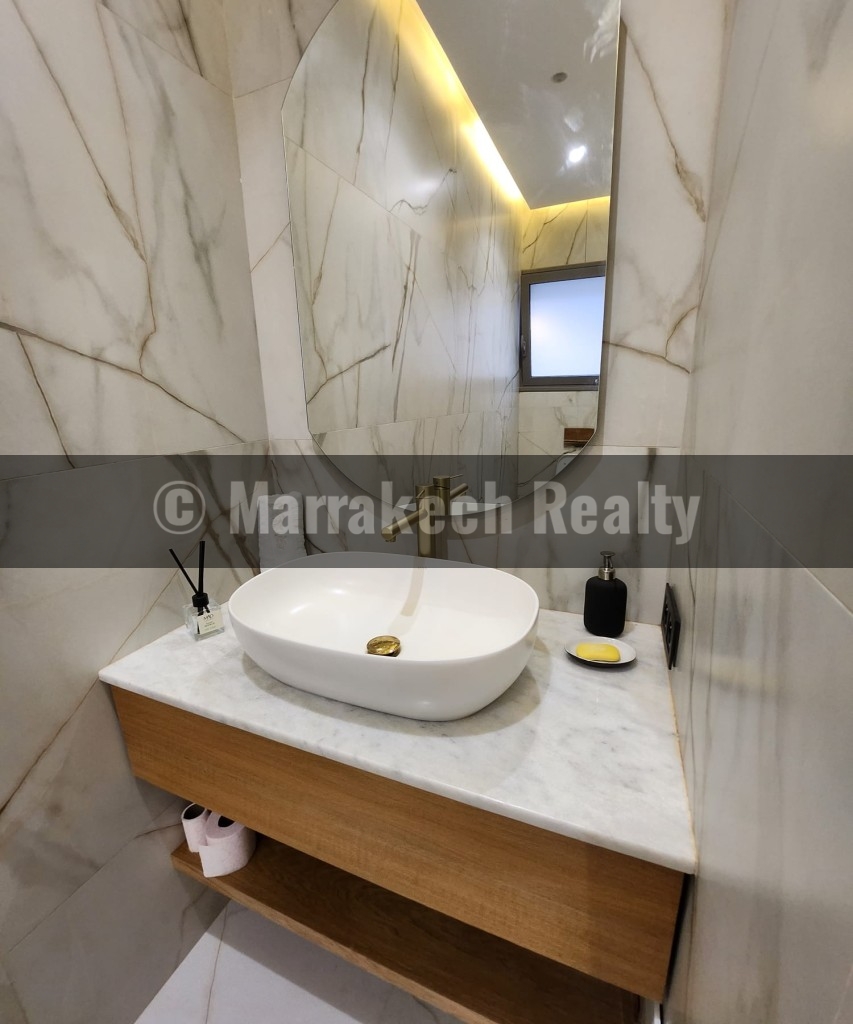 Luxury Modern Villa for Rent – Heated Pool and Spa