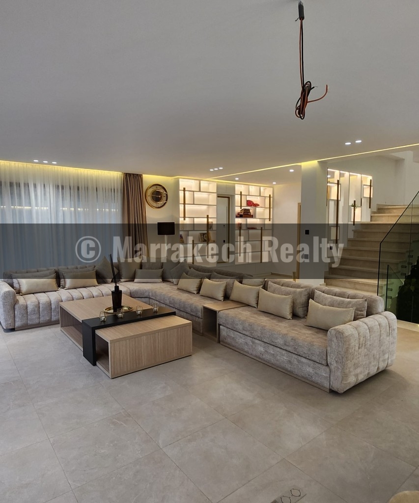 Luxury Modern Villa for Rent – Heated Pool and Spa