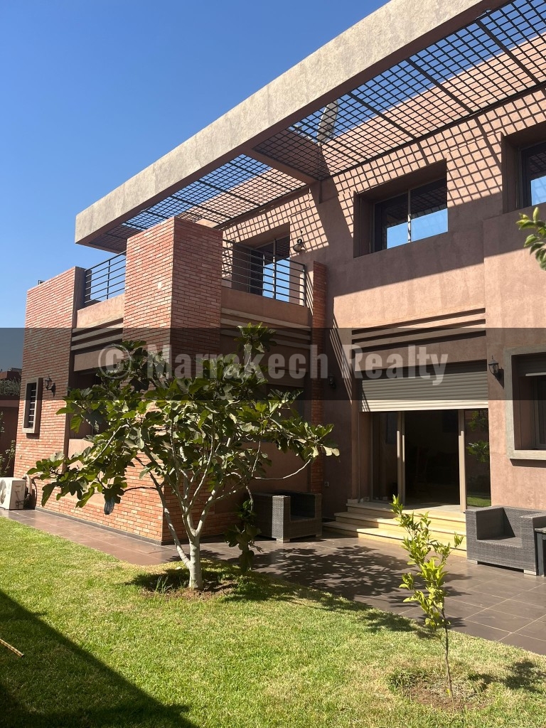 Villa 3 chambres à Vendre à Akenza