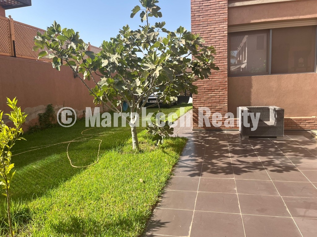 Villa 3 chambres à Vendre à Akenza