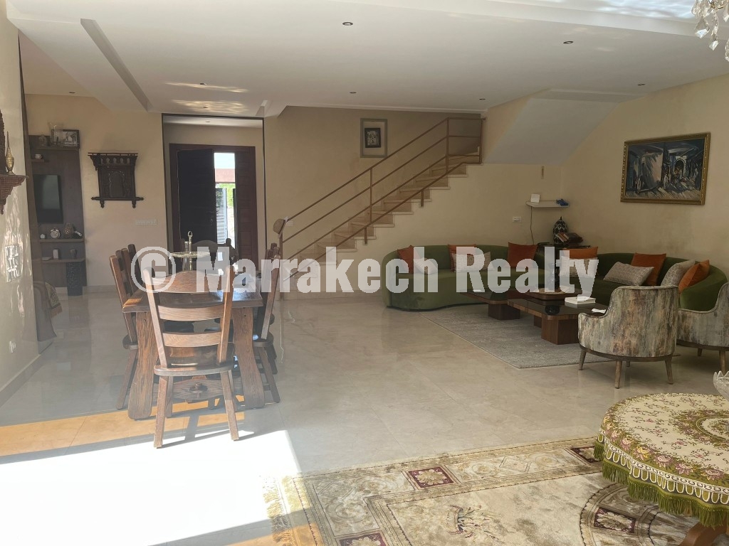 Villa 3 chambres à Vendre à Akenza