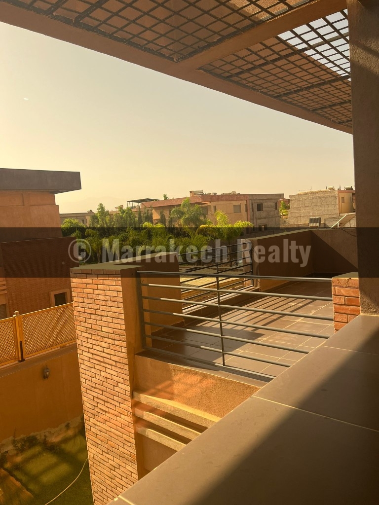 Villa 3 chambres à Vendre à Akenza