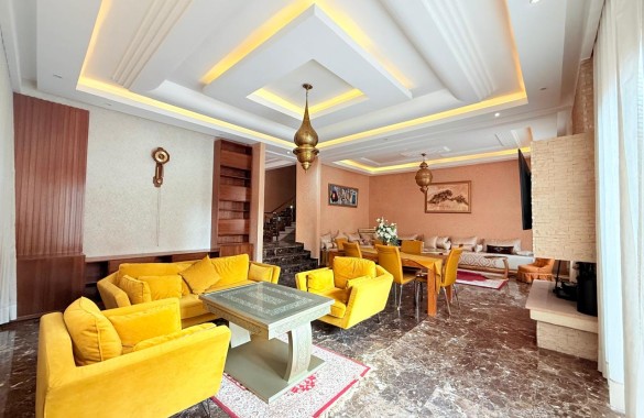 Villa de Standing avec Ascenseur et Hammam à Louer – Targa