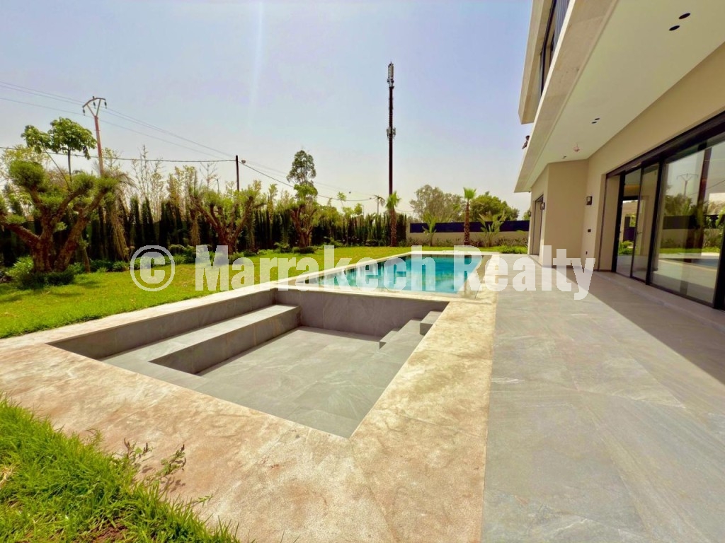 Belle villa 5 suites à Vendre sur le Golf de Noria