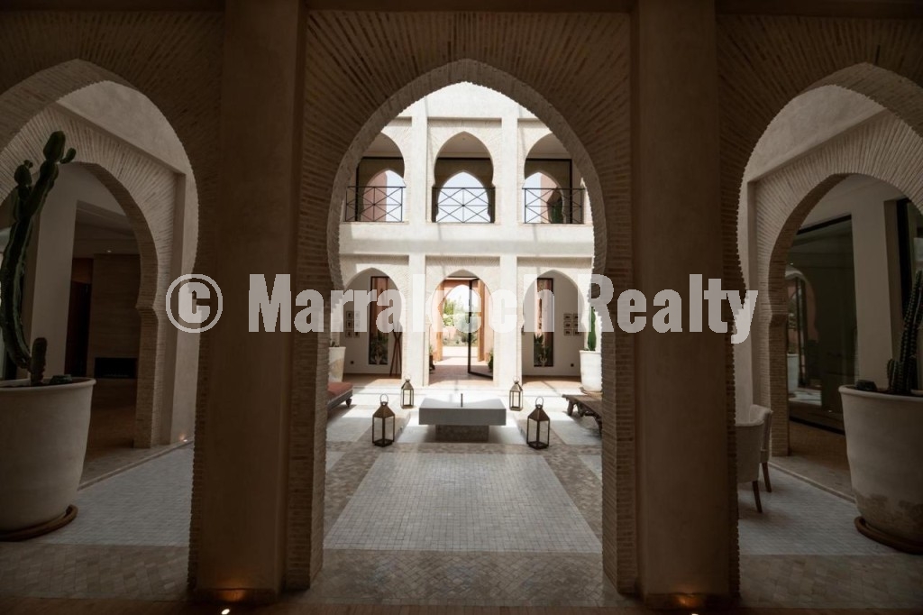 Villa 7 chambres à vendre route de fès