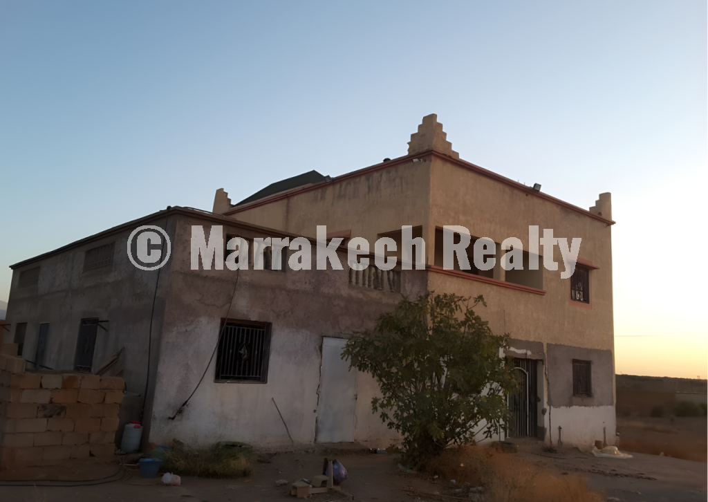Terrain Unique avec Maison Semi-Finie à Vendre – Route de l’Ourika