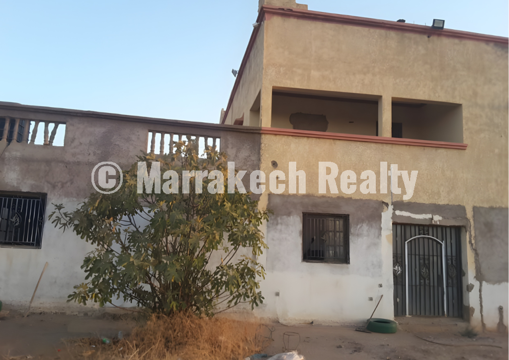 Terrain Unique avec Maison Semi-Finie à Vendre – Route de l’Ourika