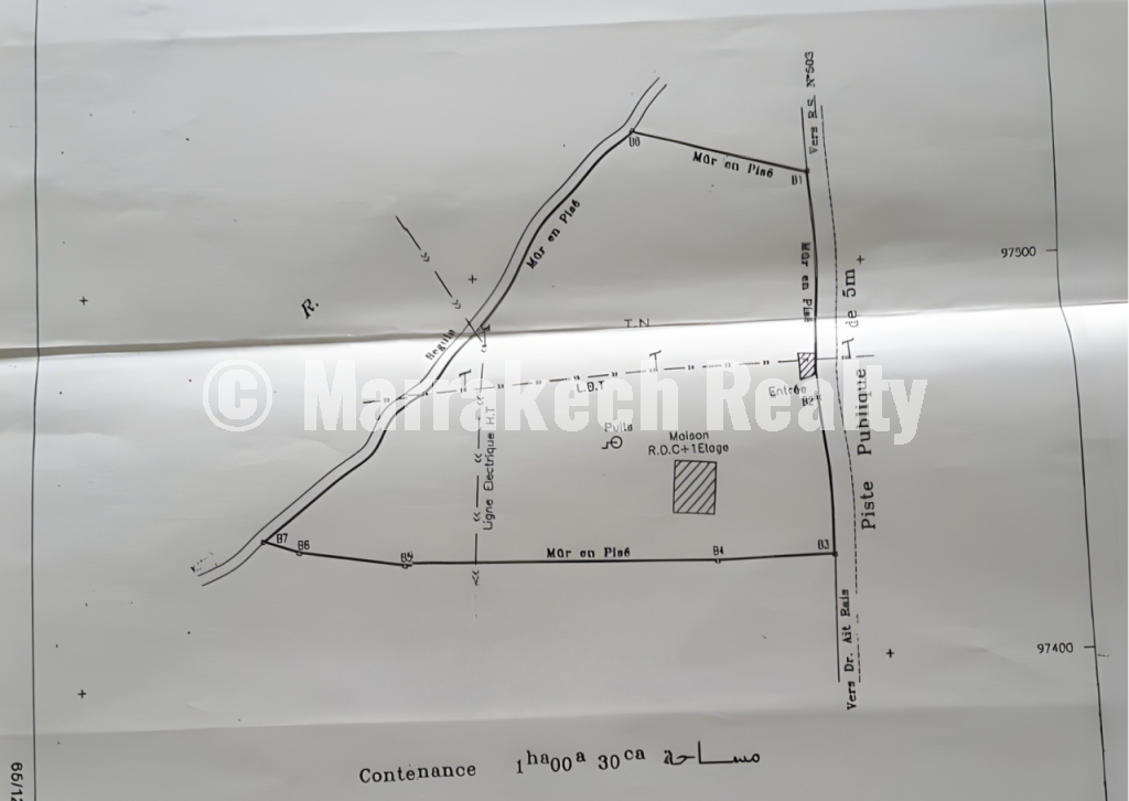 Terrain Unique avec Maison Semi-Finie à Vendre – Route de l’Ourika
