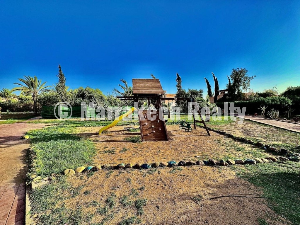 Villa somptueuse plain pied sur la route de Fès