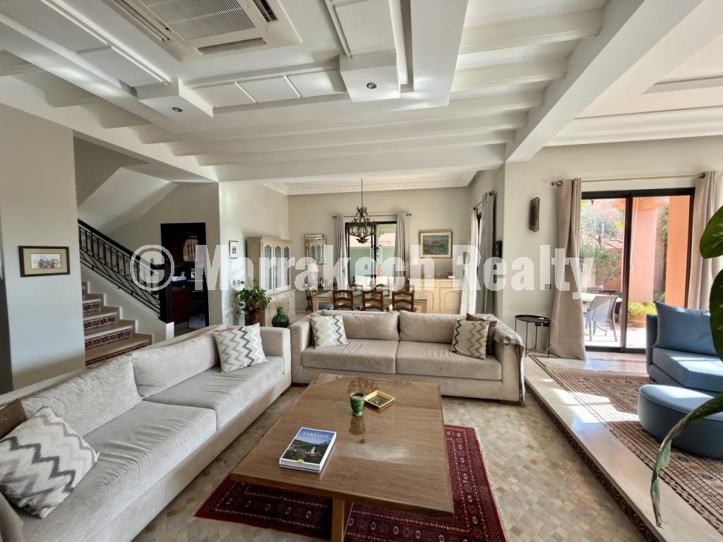 Villa 4 façades à vendre Route de Ouarzazate