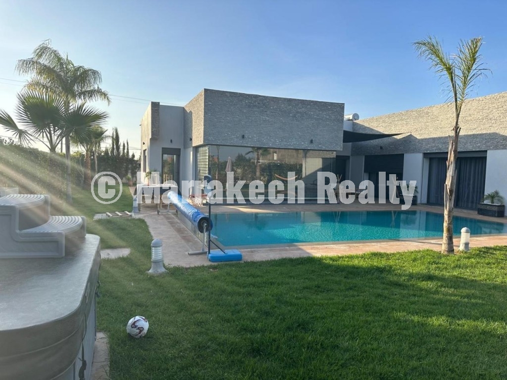 Superbe villa a vendre sur la route de Ouarzazate