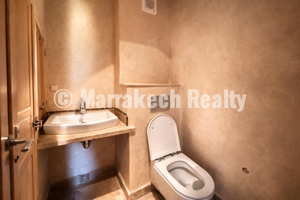 Magnifique Studio En Rez De Jardin À Vendre Fort Potentiel Locatif