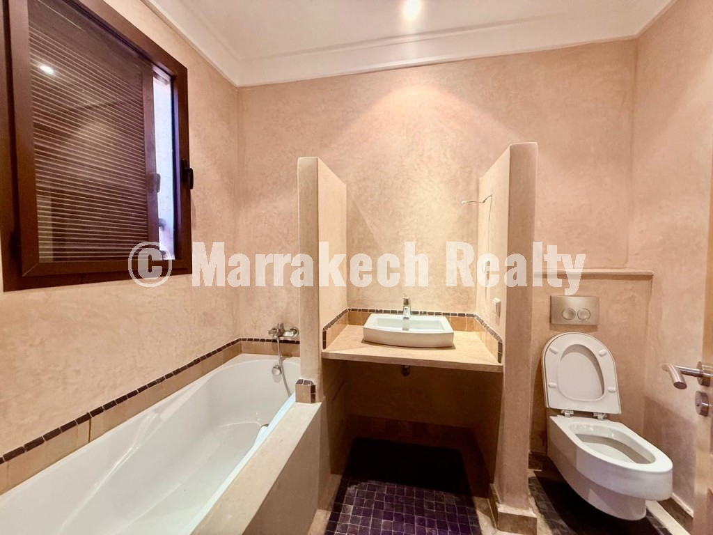 Magnifique Studio En Rez De Jardin À Vendre Fort Potentiel Locatif